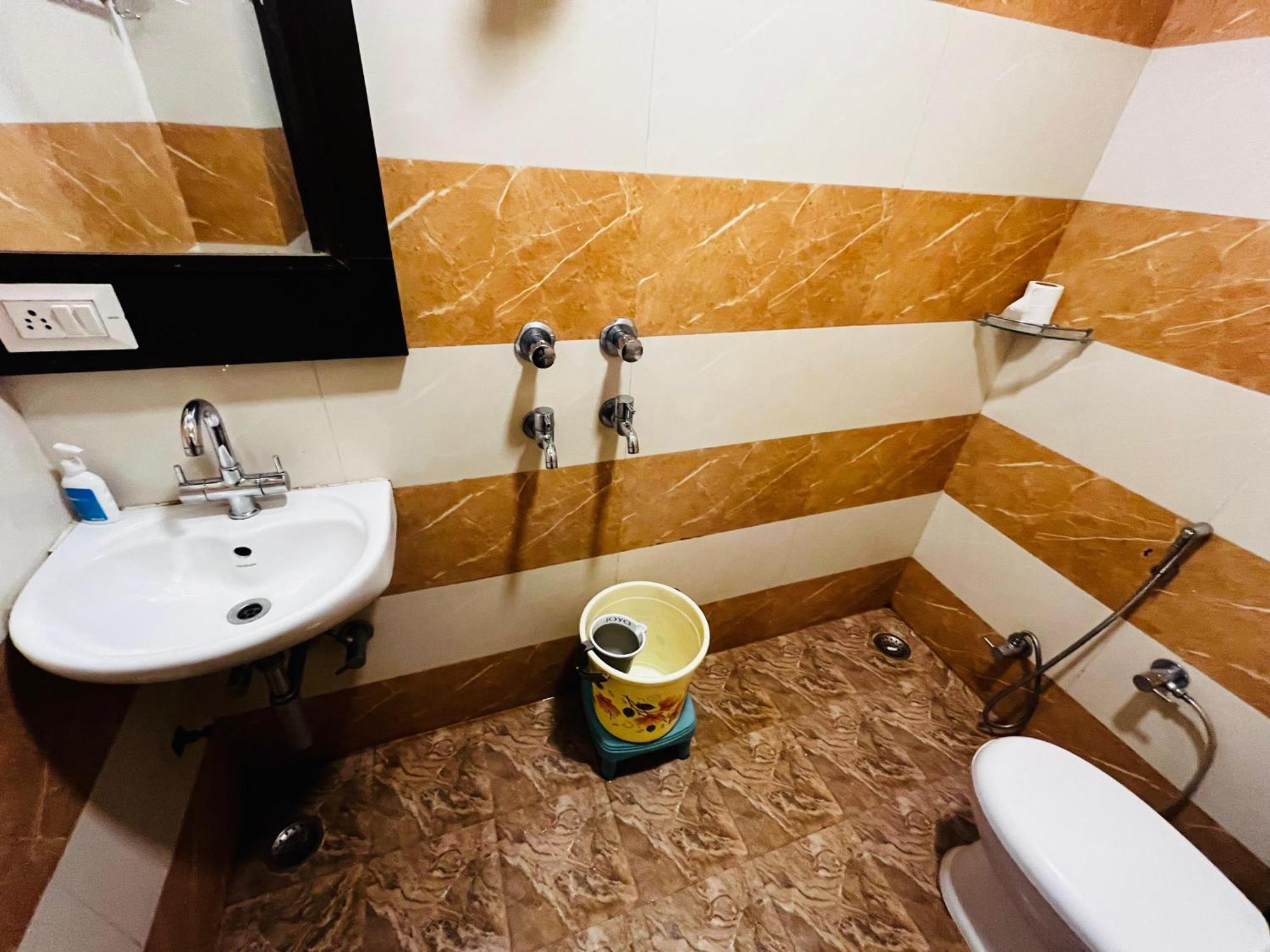 Ks Paying Guest House Varanasi Bagian luar foto