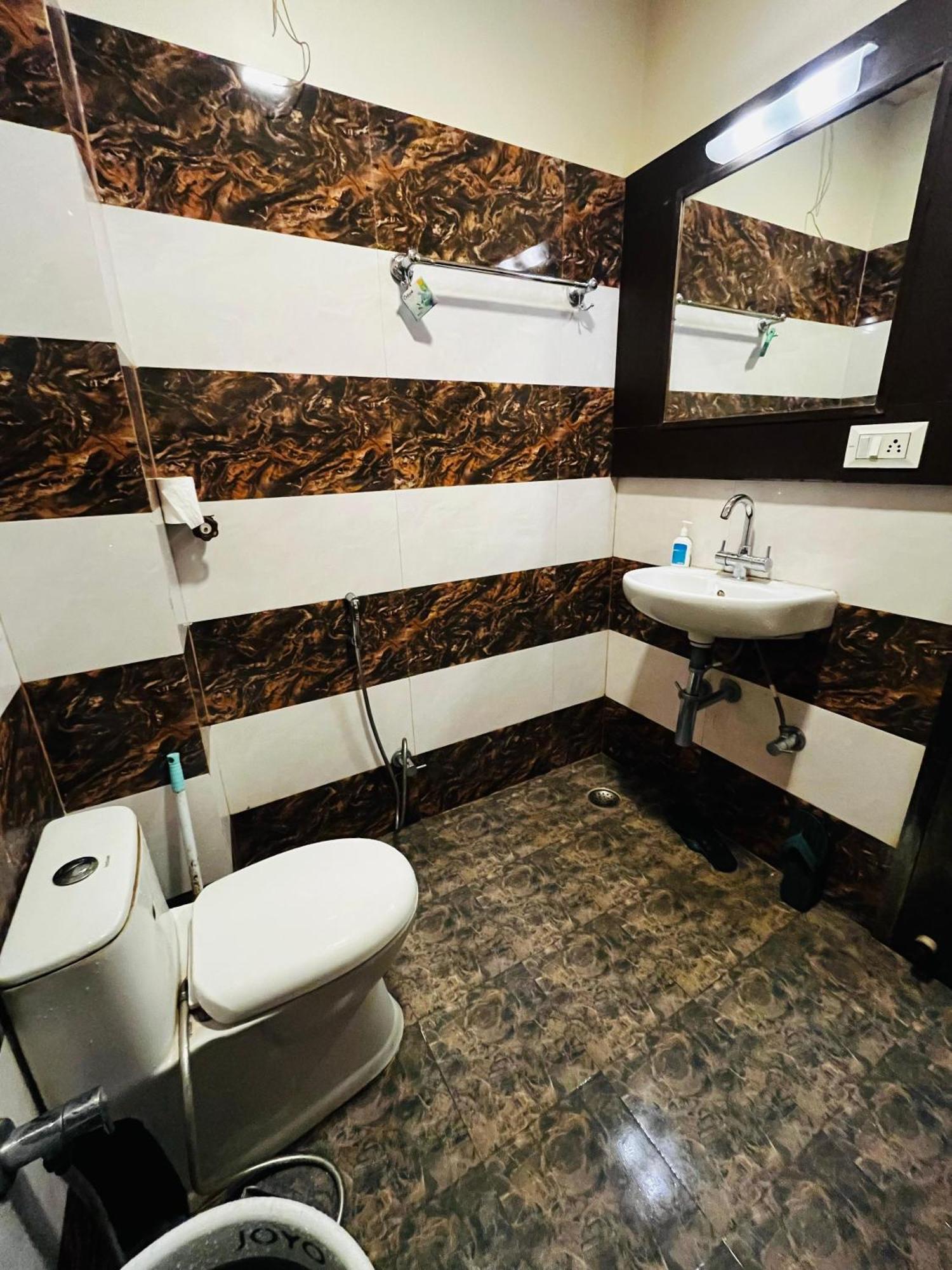 Ks Paying Guest House Varanasi Bagian luar foto