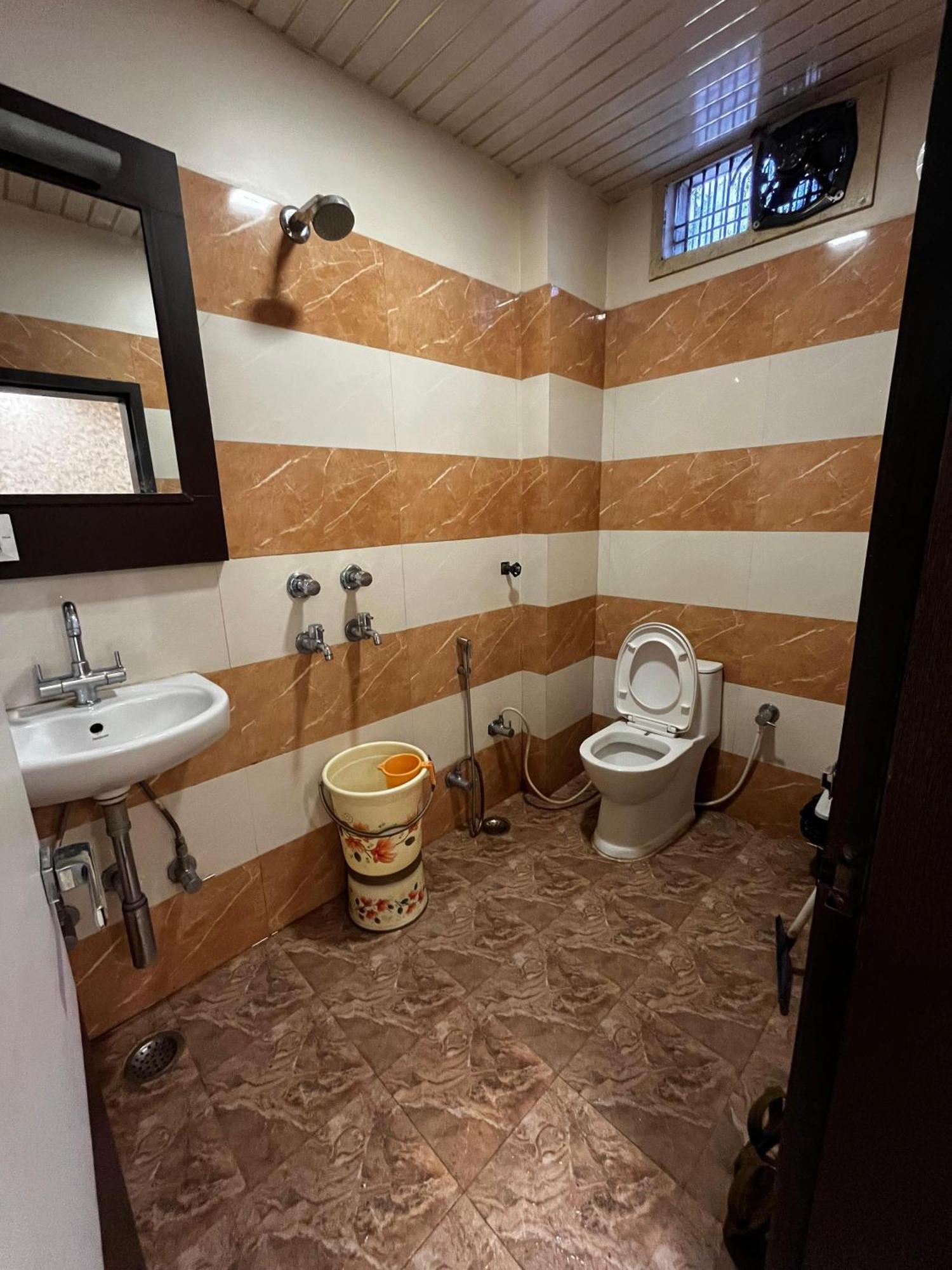 Ks Paying Guest House Varanasi Bagian luar foto