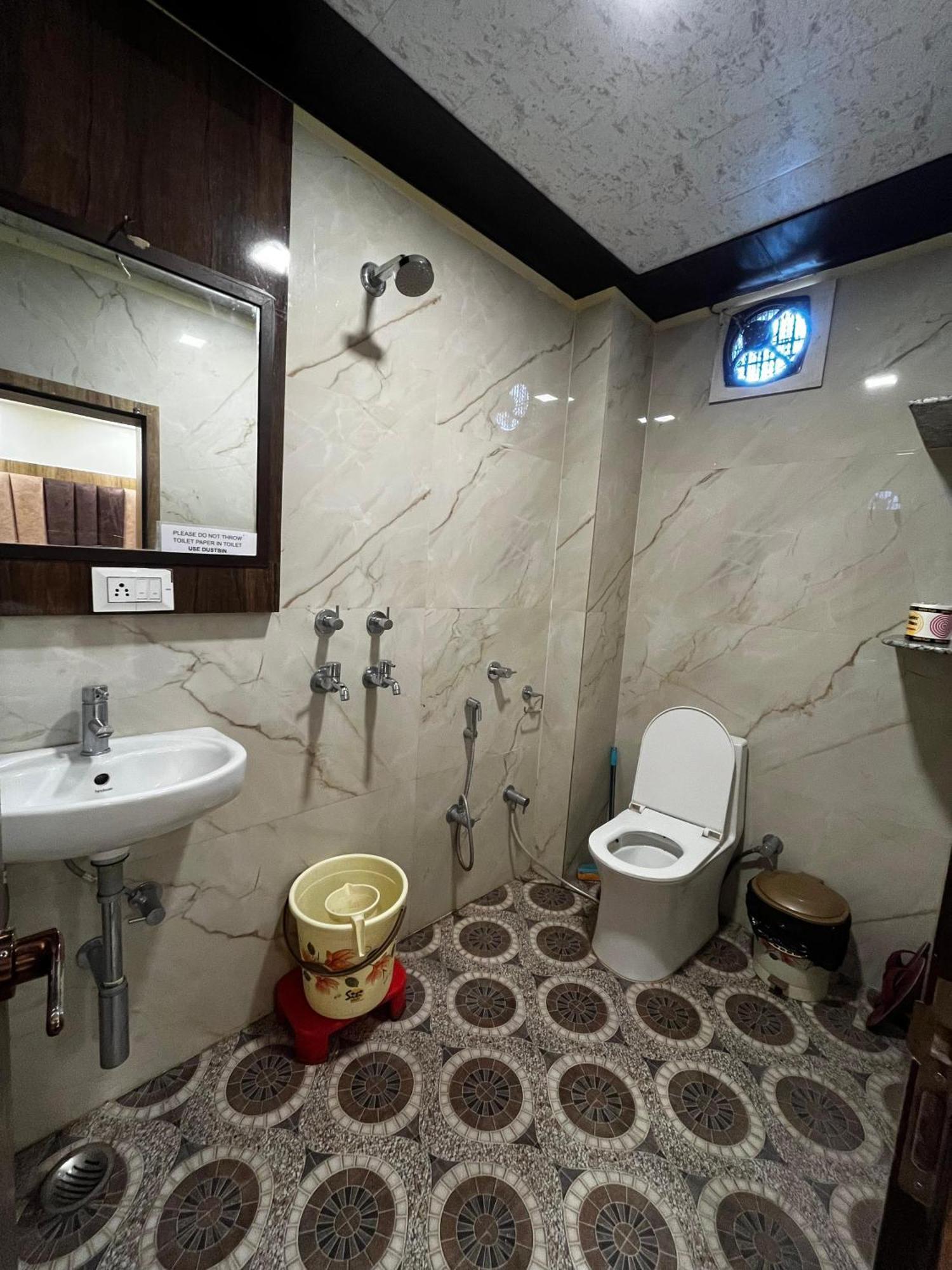 Ks Paying Guest House Varanasi Bagian luar foto