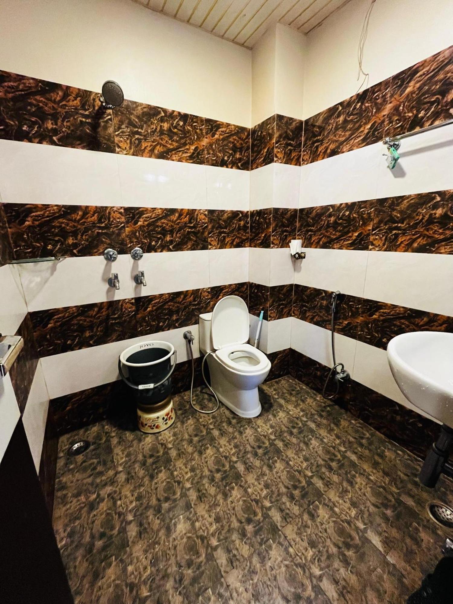 Ks Paying Guest House Varanasi Bagian luar foto