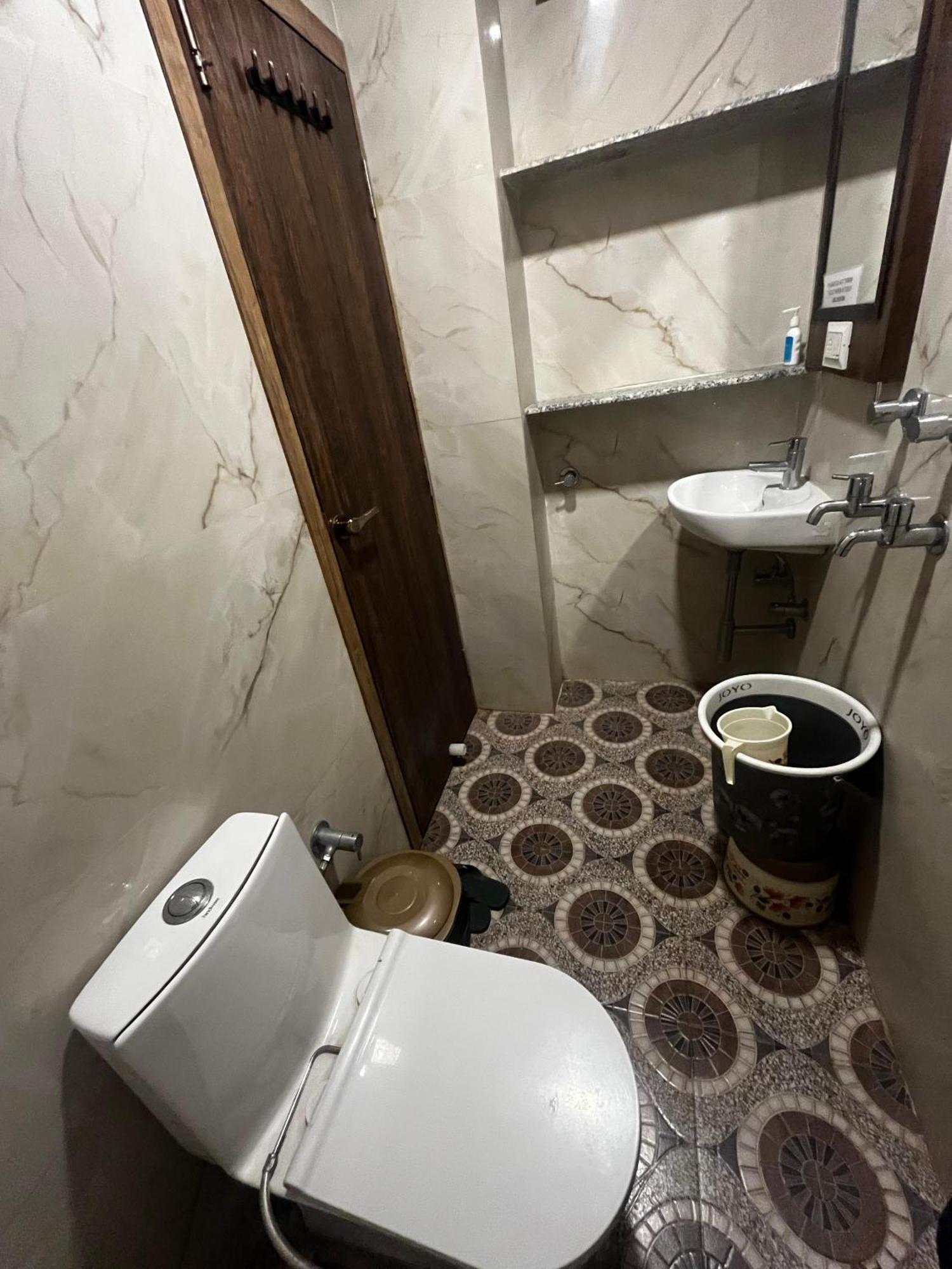 Ks Paying Guest House Varanasi Bagian luar foto