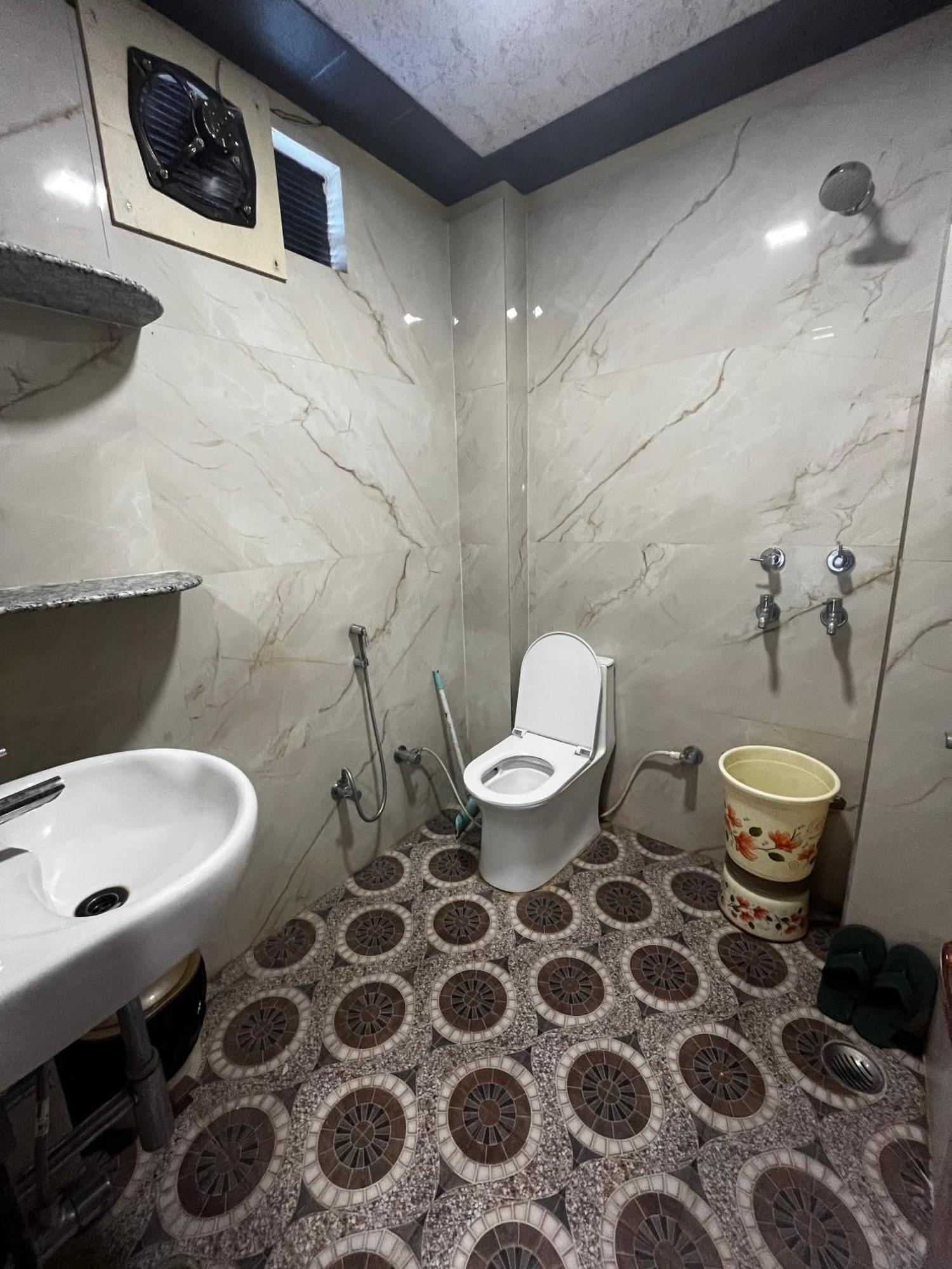Ks Paying Guest House Varanasi Bagian luar foto